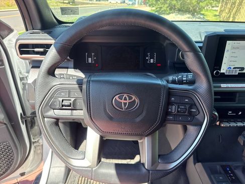 Used 2026 Toyota 4Runner SR5 AWD/4WD image 14