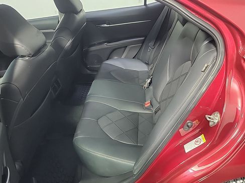 Used 2019 Toyota Camry XLE w/ Navigation Package image 15