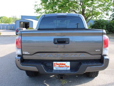 Used 2020 Toyota Tacoma TRD Off-Road w/ Technology Package image 8