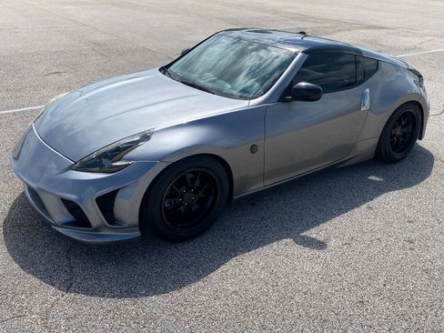 Used 2009 Nissan 370Z Touring RWD image 1