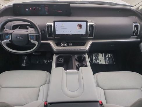 Used 2025 Ford Expedition Platinum AWD/4WD image 16