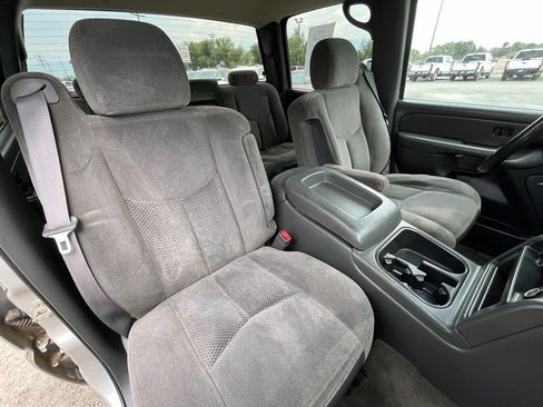Used 2006 Chevrolet Silverado 2500 LS AWD/4WD image 20