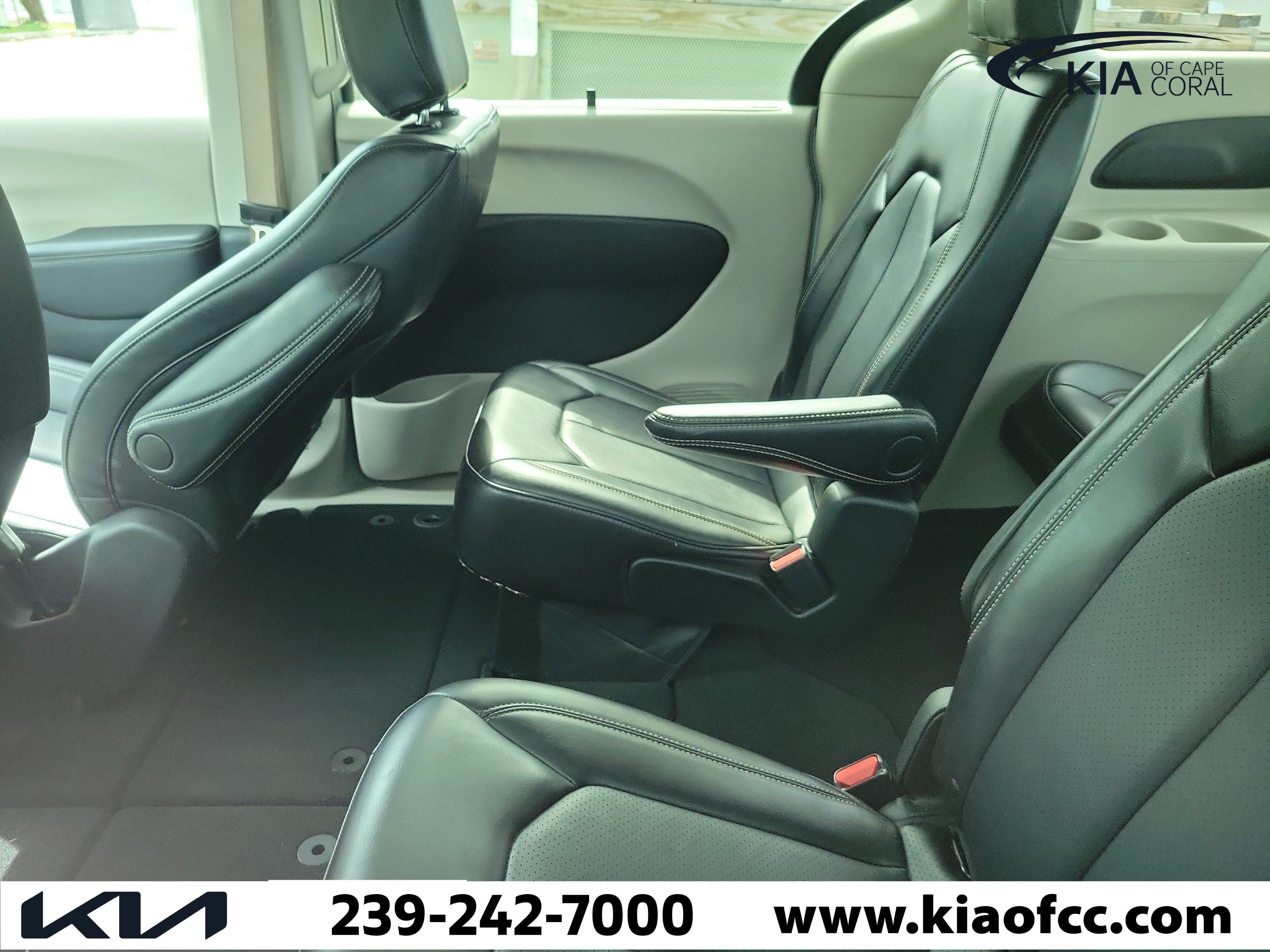 Used 2024 Chrysler Pacifica Touring-L FWD image 10