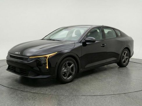 Used 2025 Kia K4 LXS image 3