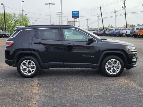 Used 2025 Jeep Compass Latitude image 6