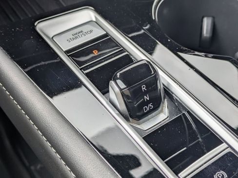 Used 2025 Volkswagen Atlas Cross Sport SE image 17