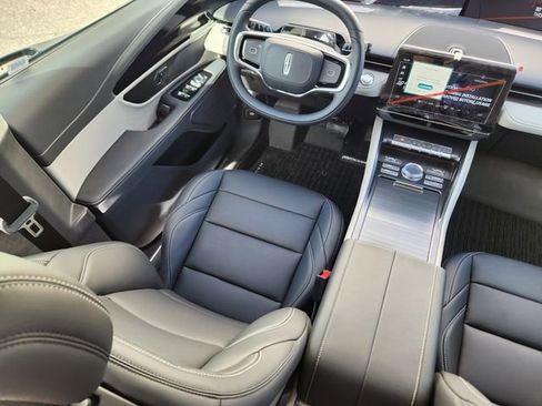 New 2025 Lincoln Nautilus Premier image 10