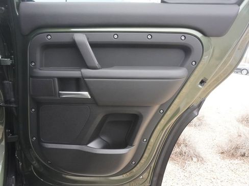 New 2026 Land Rover Defender 130 X-Dynamic SE image 25