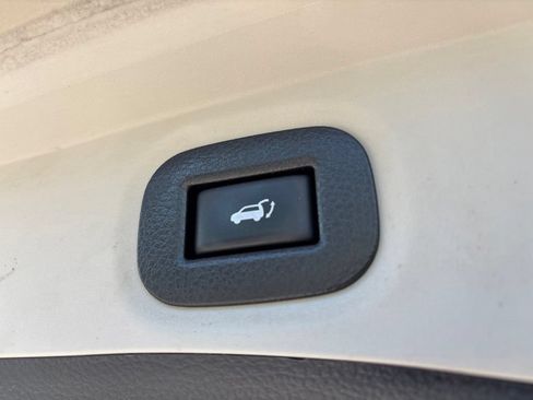 Used 2018 Nissan Rogue SV w/ Premium Package AWD/4WD image 14