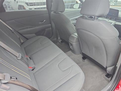 Used 2025 Hyundai Elantra SEL image 11