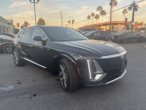 Used 2026 Cadillac Lyriq Luxury RWD image 9
