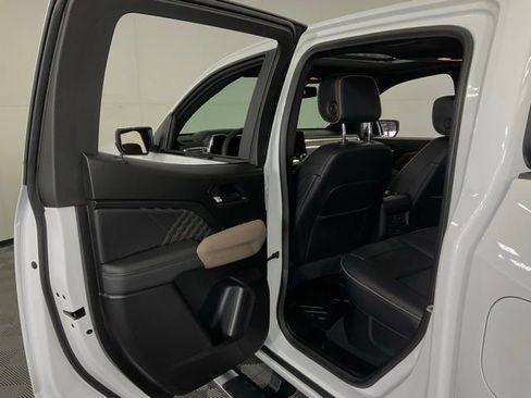 Used 2025 GMC Canyon Denali AWD/4WD image 34