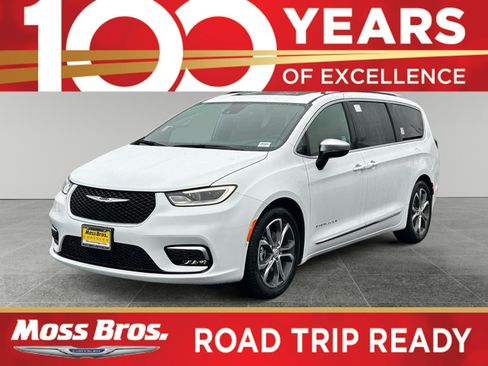 New 2026 Chrysler Pacifica Pinnacle image 1