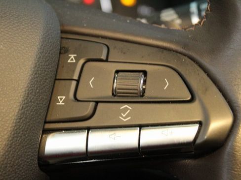 Used 2023 Cadillac XT4 Premium Luxury image 25