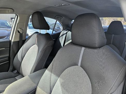 Used 2022 Toyota Camry LE image 12