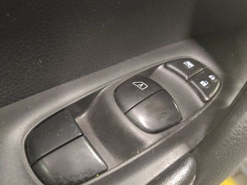 Used 2018 Nissan Rogue SV FWD image 27