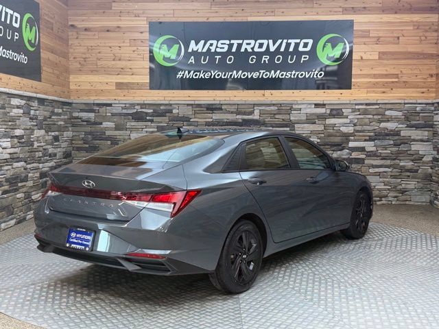 Certified 2023 Hyundai Elantra SEL w/ Preferred Accessory Package FWD image 9