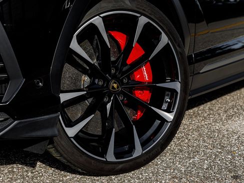 Used 2020 Lamborghini Urus image 19