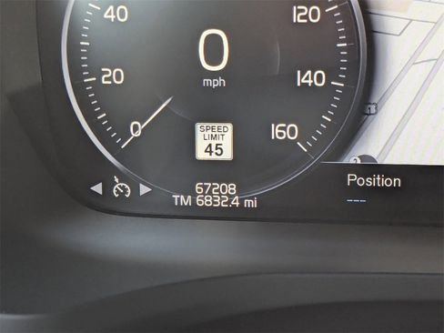 Used 2020 Volvo S60 T5 Momentum image 30