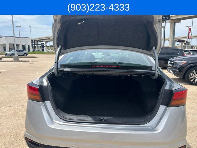 Used 2024 Nissan Altima 2.5 SR FWD image 9