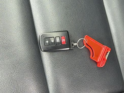 Used 2018 Toyota RAV4 Limited w/ Advanced Technology Package AWD/4WD image 20