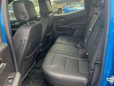 Used 2024 Chevrolet Colorado LT w/ LT Convenience Package III image 12