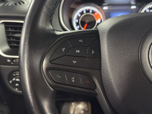 Used 2019 Jeep Cherokee Trailhawk AWD/4WD image 21