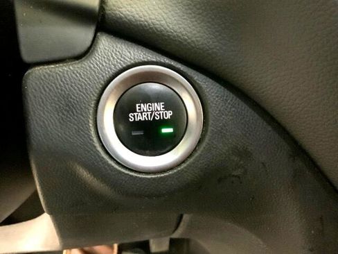 Used 2021 Chevrolet Equinox LT w/ Driver Convenience Package image 19