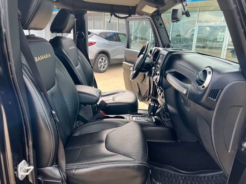 Used 2013 Jeep Wrangler Unlimited Sahara w/ Connectivity Group AWD/4WD image 14