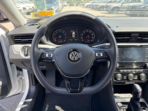 Used 2022 Volkswagen Passat 2.0T SE FWD image 10