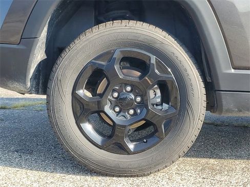 Used 2023 Jeep Compass Trailhawk image 5