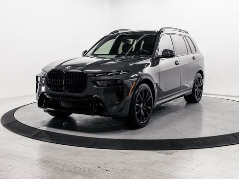Used 2025 BMW X7 xDrive40i w/ Executive Package image 3