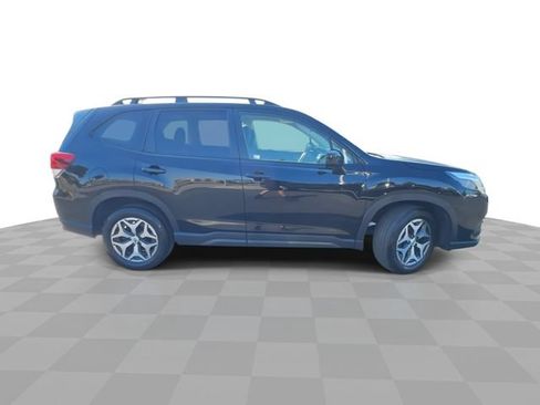 Used 2024 Subaru Forester Premium AWD/4WD image 9