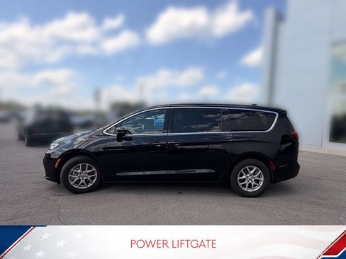 Used 2025 Chrysler Pacifica Select FWD image 7