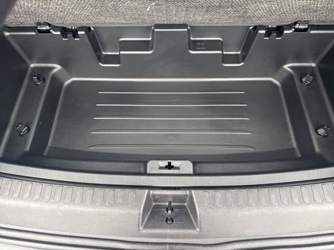 Used 2025 Chevrolet Traverse LT image 21