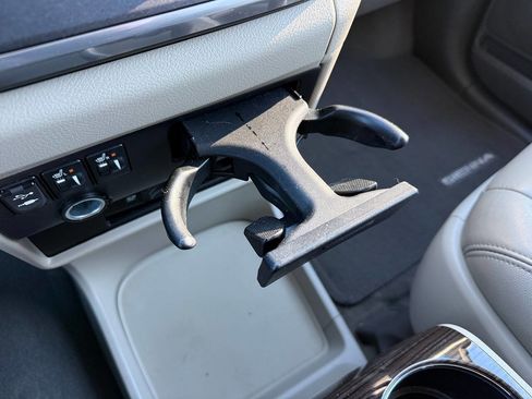 Used 2015 Toyota Sienna XLE Premium image 70