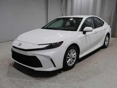 Used 2025 Toyota Camry LE FWD image 7