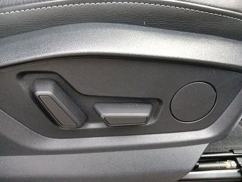 Used 2023 Audi Q8 Premium image 37