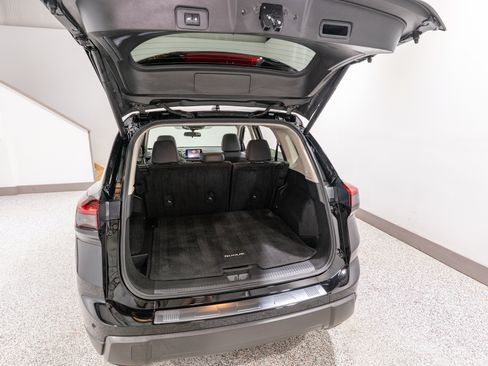 Used 2025 Nissan Rogue SV w/ SV Premium Package FWD image 31