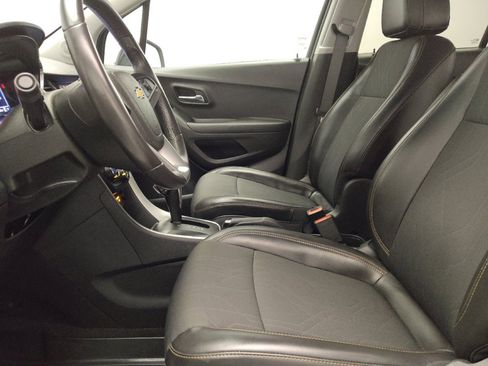 Used 2020 Chevrolet Trax LT w/ Redline Edition AWD/4WD image 17