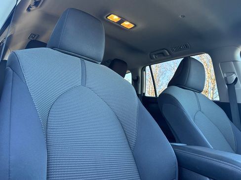 Used 2025 Toyota Highlander LE image 20