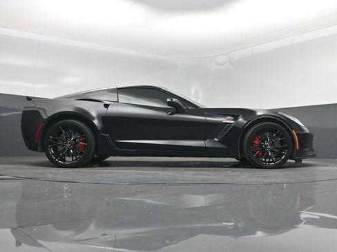 Used 2015 Chevrolet Corvette Z06 w/ 3LZ Preferred Equipment Group RWD image 16