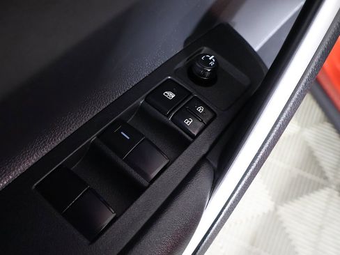 Used 2025 Toyota Corolla Cross XLE image 34