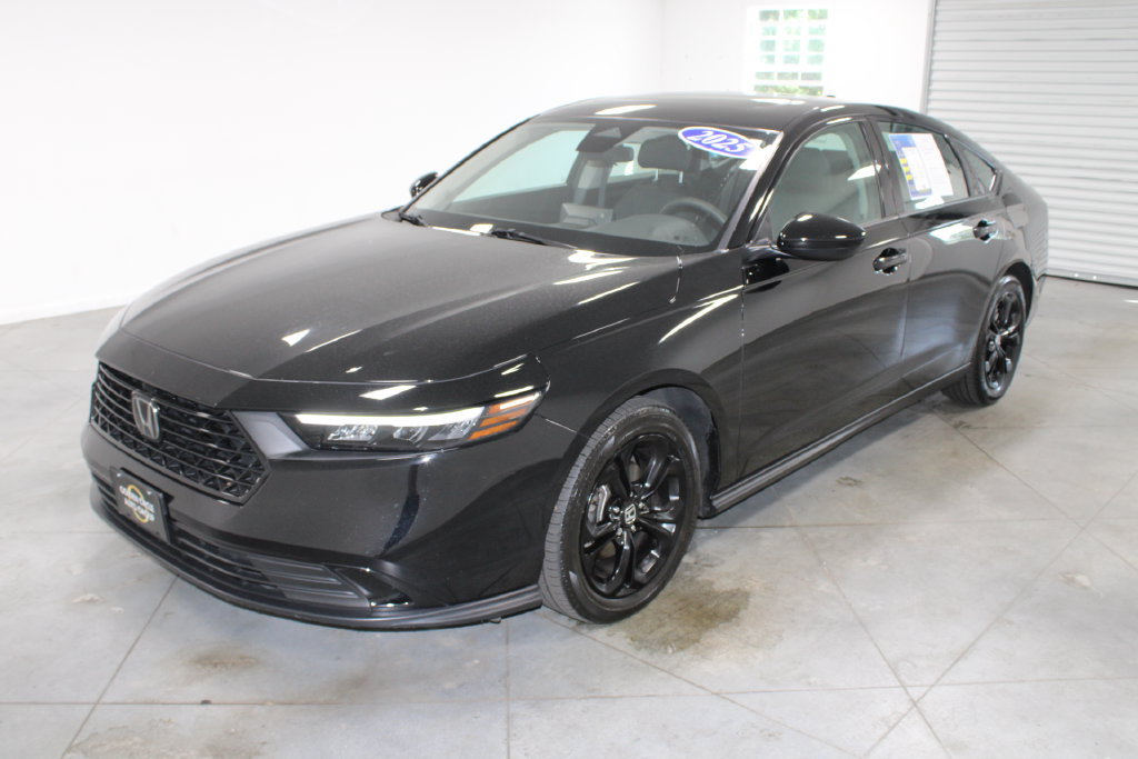 Used 2025 Honda Accord SE image 4