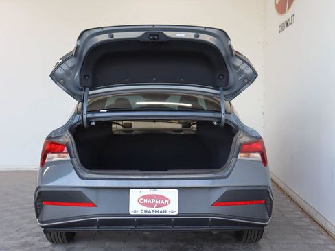 Used 2024 Hyundai Elantra SE FWD image 5