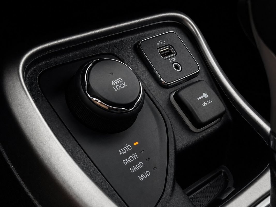 Used 2017 Jeep Compass Latitude w/ Popular Equipment Group AWD/4WD image 20