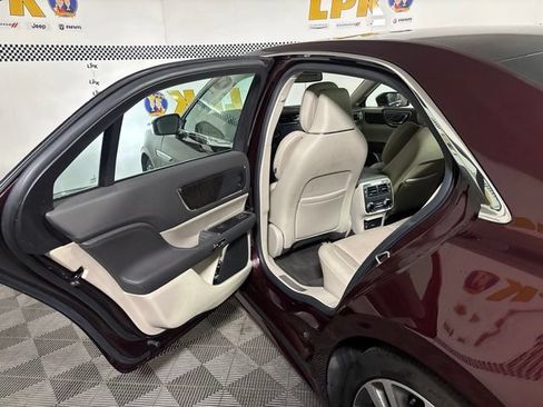 Used 2019 Lincoln Continental Reserve AWD/4WD image 12