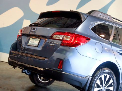 Used 2017 Subaru Outback 3.6R Limited image 20