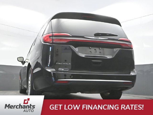 Used 2024 Chrysler Pacifica Touring-L FWD image 35