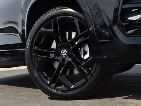 New 2026 Volkswagen Tiguan SE R-Line image 3